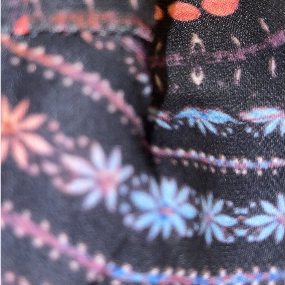 Parker Ruffle Overlay Top Tolomei Print - Picture 5 of 12